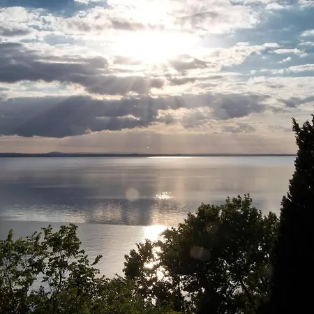 Terrace On The Сasa de vacaciones Monte del Lago